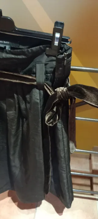 Falda de raso. Zara Basics. Talla L.