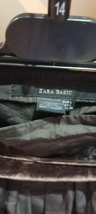 Falda de raso. Zara Basics. Talla L.