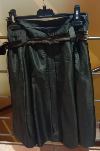 Falda de raso. Zara Basics. Talla L.