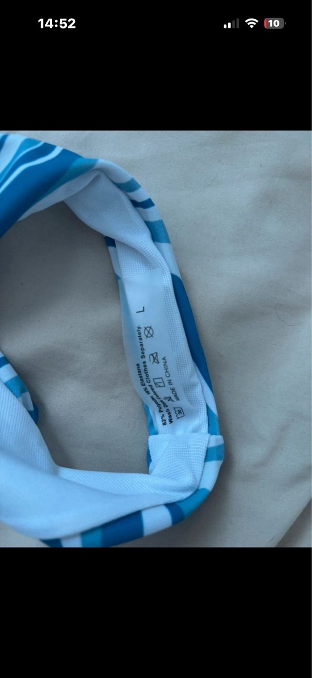 Bikini azul y blanco