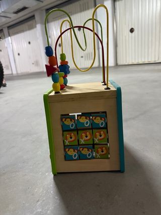 Cubo de actividades para bebé