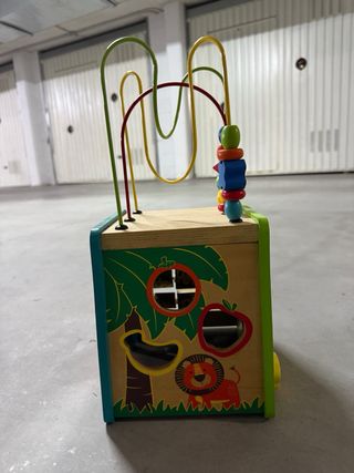 Cubo de actividades para bebé