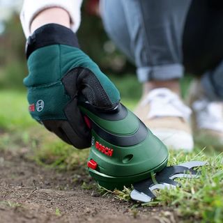 Tijeras cortacésped Bosch Isio a batería