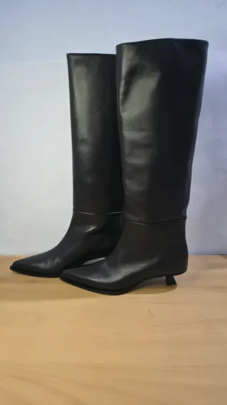 Botas altas piel burdeos Massimo Dutti