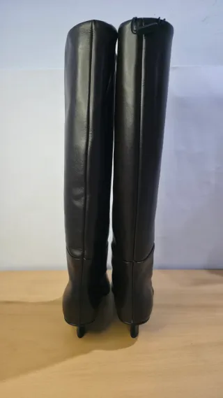 Botas altas piel burdeos Massimo Dutti