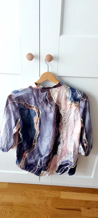 2 Camisas Anchas Talla Única Estampadas. Sin marca