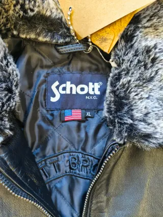 Chaqueta Schott Negra con Cuello