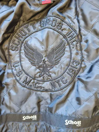 Chaqueta Schott Negra con Cuello