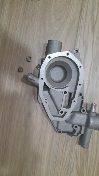 Cuerpo Bomba Agua Renault 8/10/12