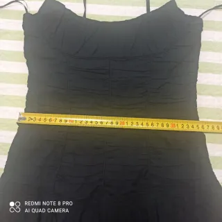 Vestido midi negro Mango. LEER