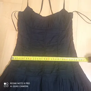 Vestido midi negro Mango. LEER