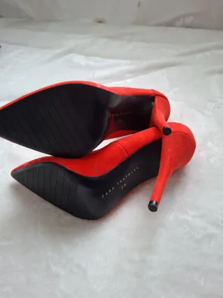 Zapatos de tacón Zara rojos talla 36