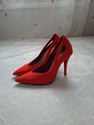 Zapatos de tacón Zara rojos talla 36