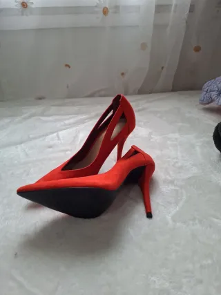 Zapatos de tacón Zara rojos talla 36