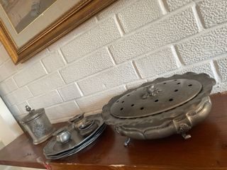 •	Scaldavivande di peltro con coperchio forato