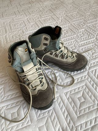 Botas de montaña AKU casi nuevas