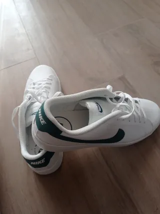 Zapatillas Nike Blancas y Verdes