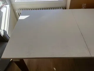 Mesa de comedor de madera