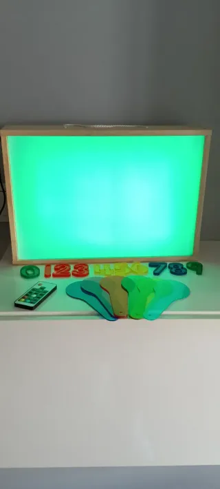 Caja luminosa de madera Playtive