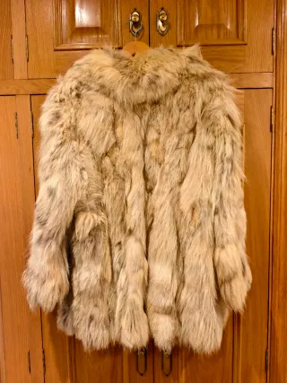 Abrigo de piel de lobo Sanfor auténtico. 38-40