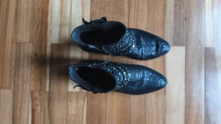 Botines Alma en Pena negros con tachuelas