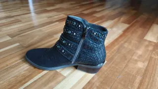 Botines Alma en Pena negros con tachuelas