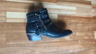 Botines Alma en Pena negros con tachuelas