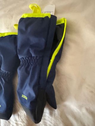 Casco y guantes de esquí para niño