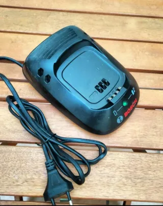 Cargador Bosch Negro