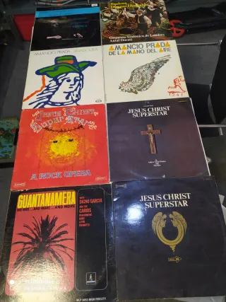 discos vinilo de diferentes cantantes.