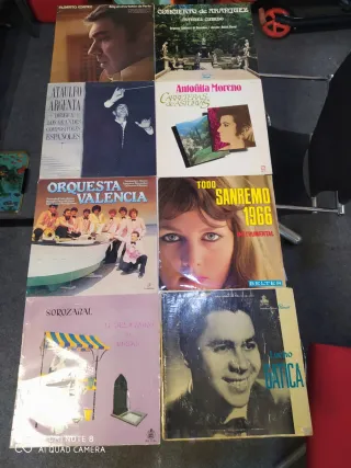 discos vinilo de diferentes cantantes.