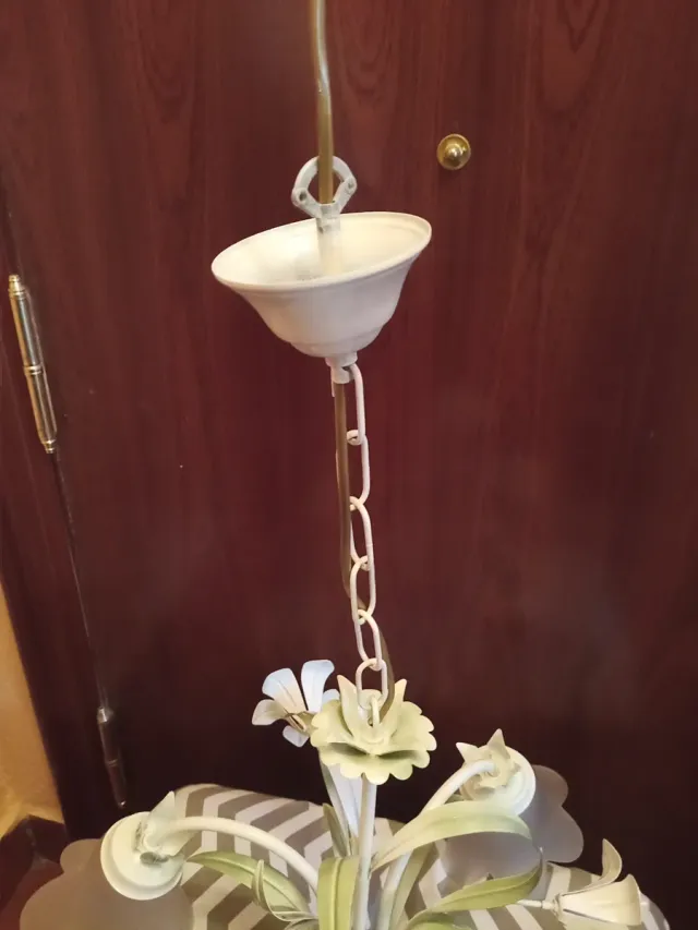 Lámpara colgante floral verde y blanco