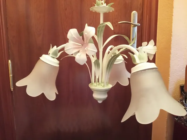 Lámpara colgante floral verde y blanco