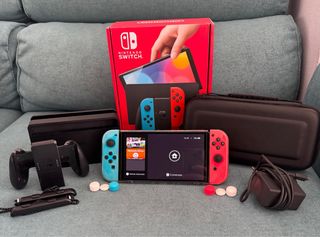 Nintendo Switch OLED Azul/Rojo (incluye fundas)