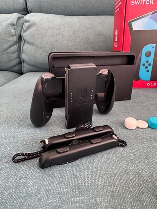 Nintendo Switch OLED Azul/Rojo (incluye fundas)