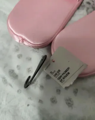 Pantofole da camera rosa con fiocco