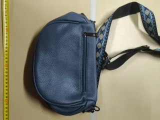 Surtido de bolsos y riñoneras