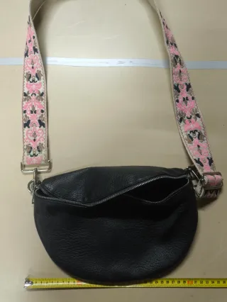 Surtido de bolsos y riñoneras