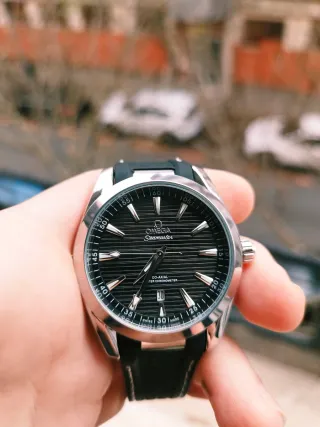 Reloj Omega Negro y Plateado