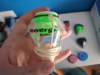 Collezione di trottole, ghiere e yo-yo