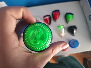 Collezione di trottole, ghiere e yo-yo