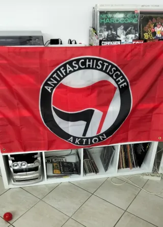 Bandiera Antifaschistische Aktion