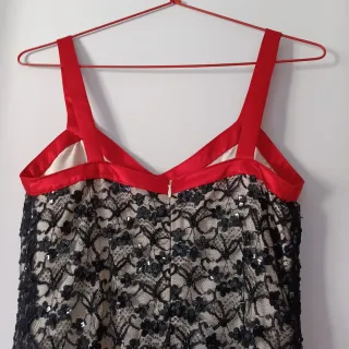 Vestido de fiesta negro y rojo