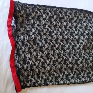 Vestido de fiesta negro y rojo