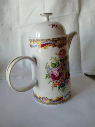 Caffettiera in porcellana floreale