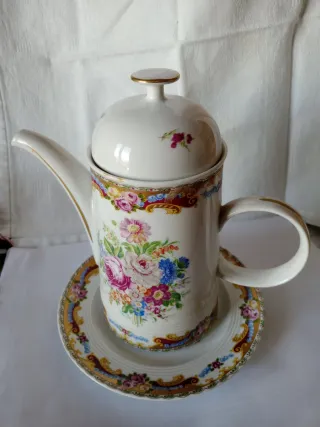 Caffettiera in porcellana floreale