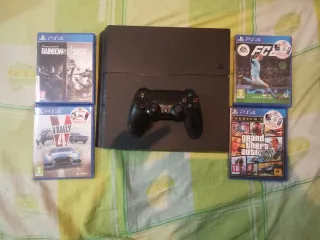 PS4 (PlayStation 4) Negra + 4 Juegos