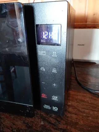 NO calienta-Microondas LG MH6535GIB