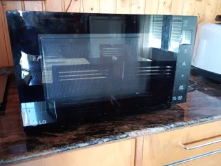 NO calienta-Microondas LG MH6535GIB