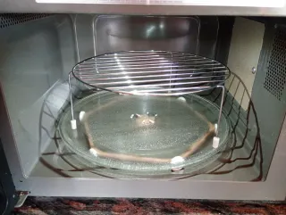 NO calienta-Microondas LG MH6535GIB